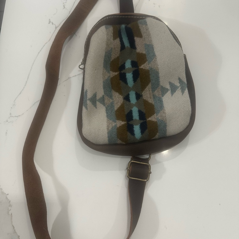 TTT leathergoods sling Pendelton bag EUC